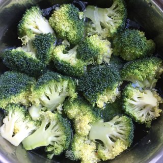 Garlic Broccoli with Fungus recipe