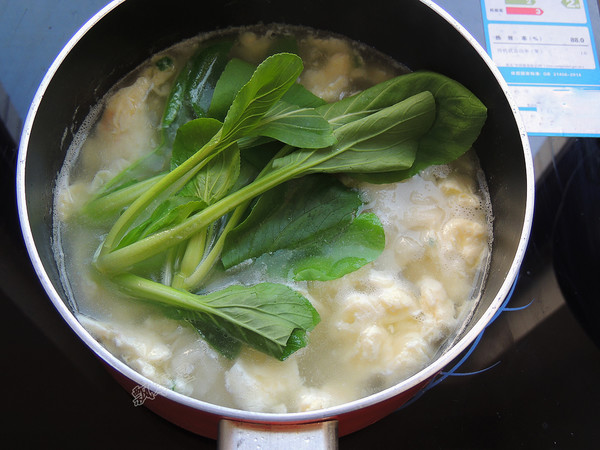 Green Vegetable Egg Noodle Soup (dumpling Skin Version) recipe