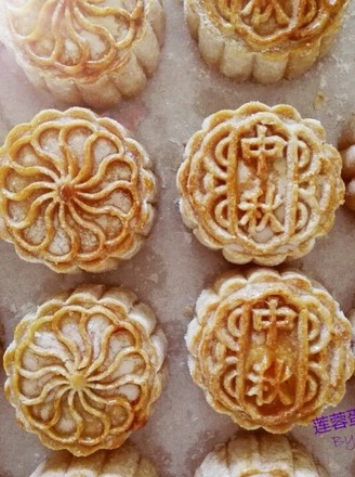 Cantonese-style Lotus Paste and Egg Yolk Mooncakes