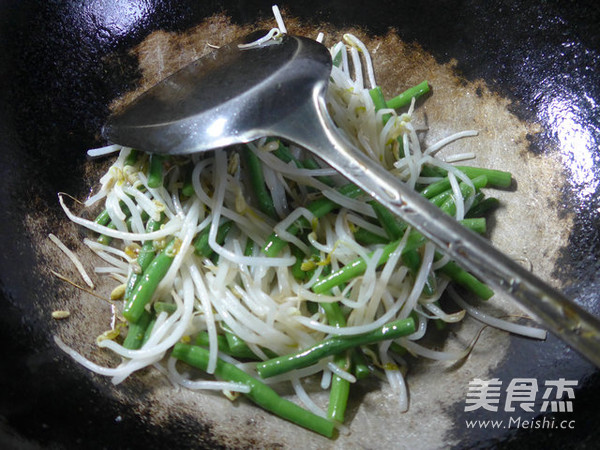 Fried Mung Bean Sprouts with Beans recipe