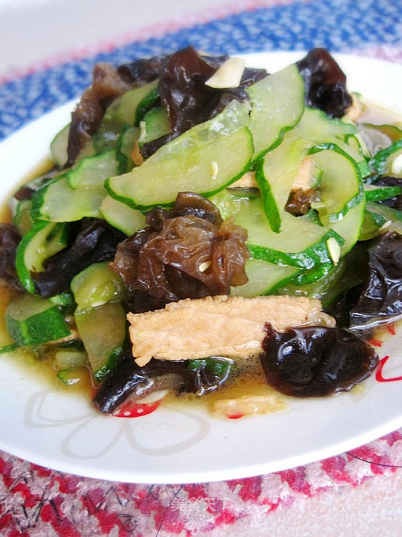 Stir-fried Lean Pork with Cucumber Fungus