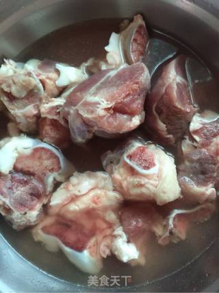 Snow Fungus Pork Bone Soup recipe