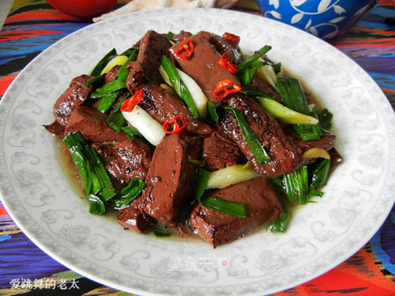 Stir-fried Pork Blood with Green Garlic recipe