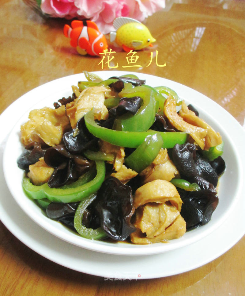 Fried Gluten with Light Pepper and Black Fungus recipe