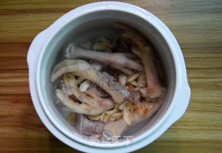 Stewed Chicken Feet with Papaya and Lily recipe