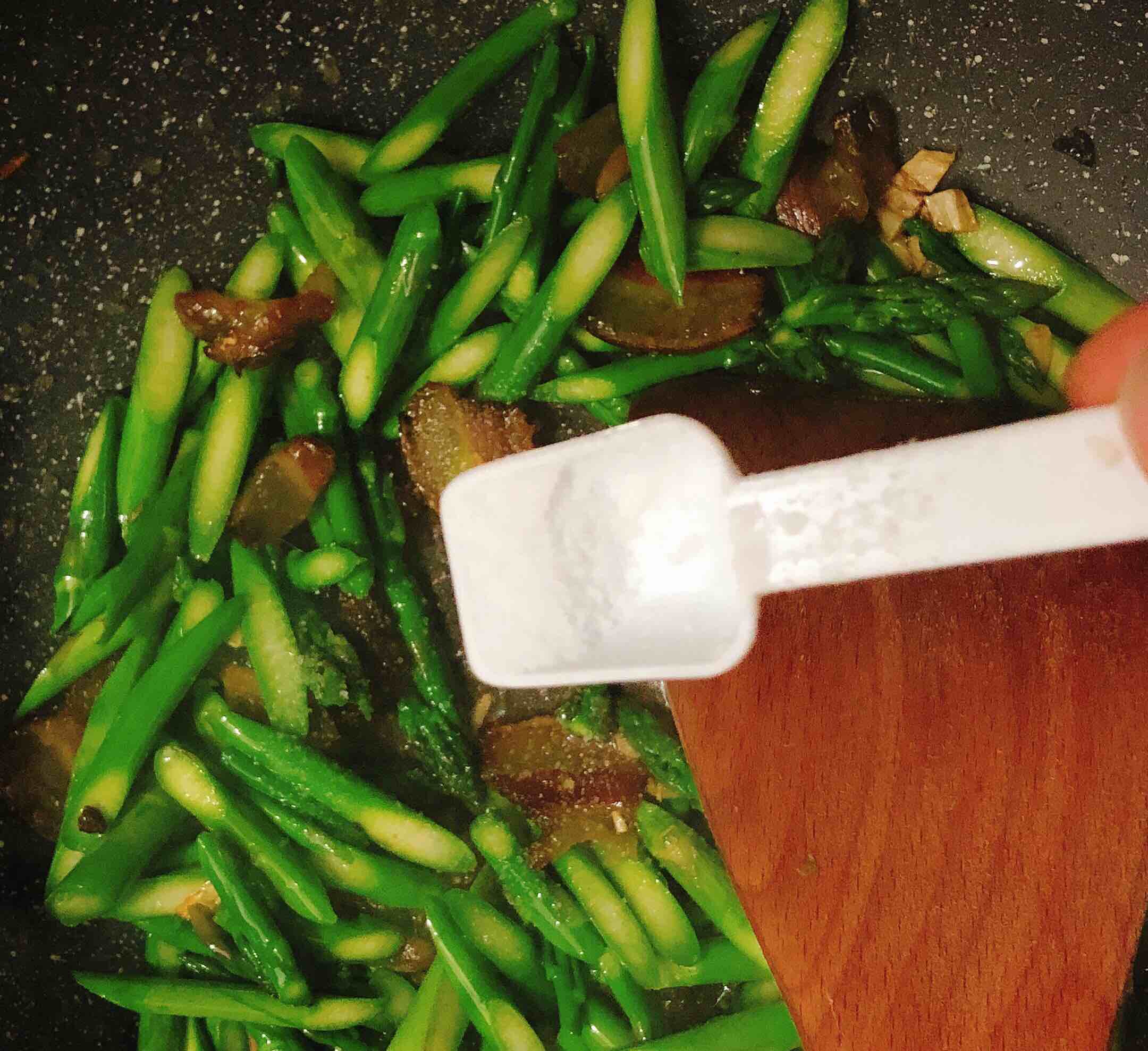 Stir-fried Bacon with Asparagus recipe