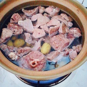 An Olive Pig Lung Soup that Moisturizes The Throat and Clears The Lungs, Standard for Chaoshan People, with Simple Ingredients recipe