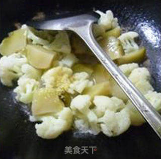 Stir-fried Cauliflower with Mustard recipe