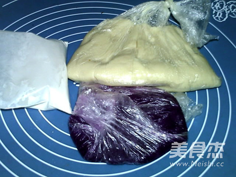 Purple Potato Poria and Kidney Bean Cake recipe