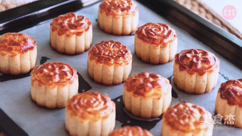 Come and Watch The Cantonese-style Moon Cakes of this Year's Fire and Reveal The Secrets recipe