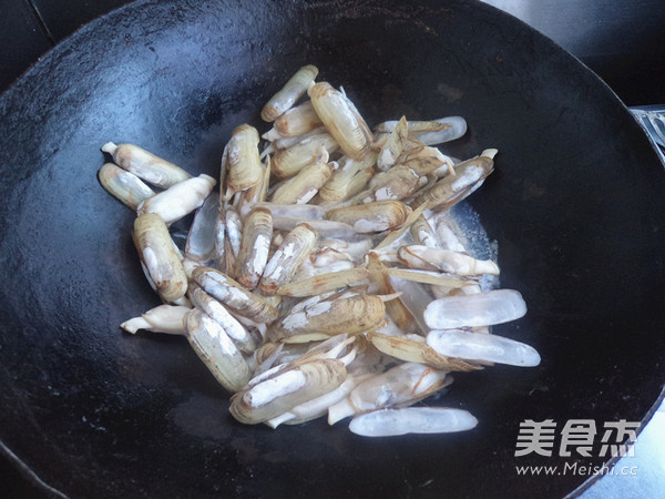 Shandong Spicy Fried Razor Clams recipe