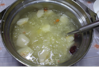 Make It in A Boiling Pot from The Fire---horseshoe Snow Pear and Tremella Soup (go to The Fire) recipe