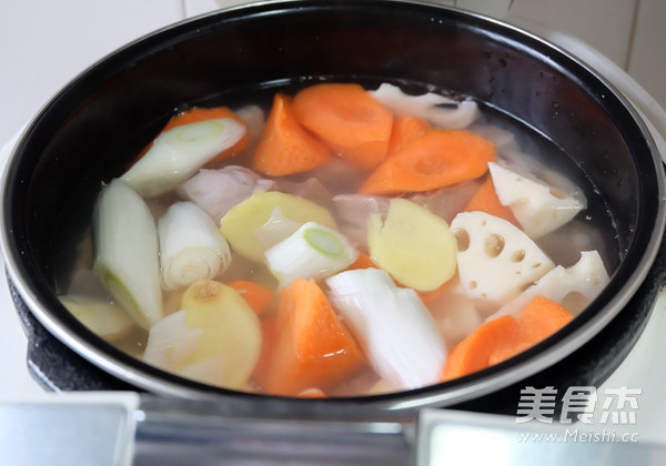 Stewed Pork Ribs with Lotus Root and Carrots recipe