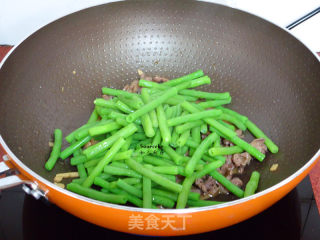 Stir-fried Beans with Chicken Gizzards recipe