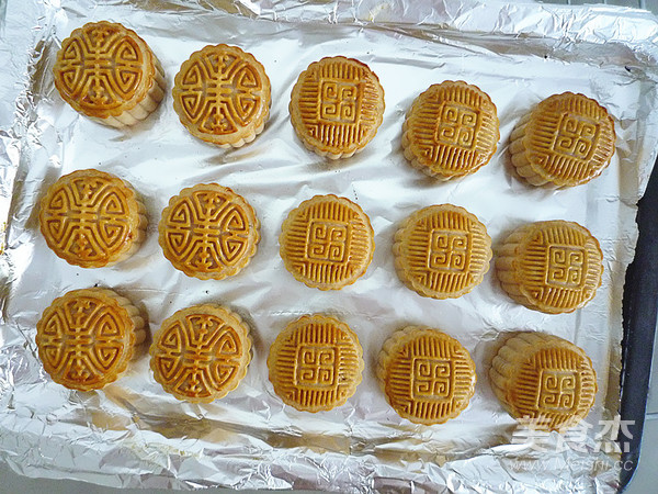 Cantonese Style Meat Floss Kidney Bean Mooncake recipe