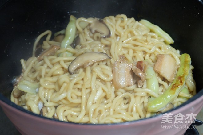 Braised Noodles with Mushrooms and Beans recipe