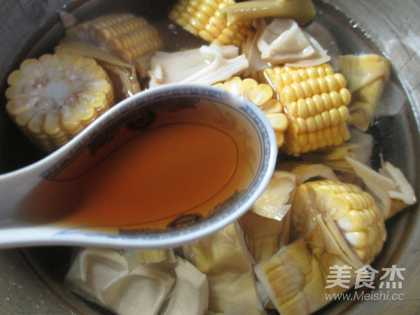 Corn Lamb's Tail Bamboo Shoots Trotters Soup recipe