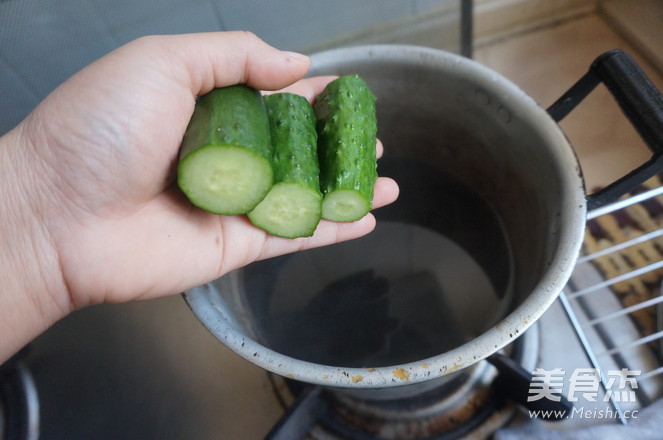 Homemade Pickled Cucumbers recipe