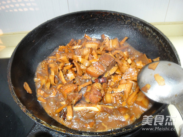 Braised Pork Belly and Dried Bamboo Shoots recipe