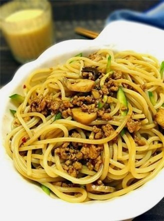 Straw Mushroom Chicken Sauce Noodles