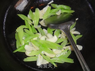 Stir-fried Lily with Celery and Cashew Nuts recipe