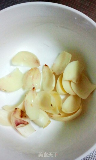 【white Fungus Lily Snow Pear Soup】beautify The Skin and Clear The Lungs recipe