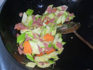 Stir-fried Ham with Zucchini recipe