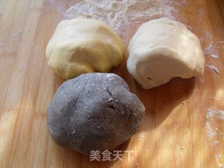 Three-color Xiangyun Mantou recipe