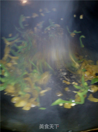 An Alternative Way to Eat Sauerkraut--stir-fried Green Pepper with Sauerkraut recipe