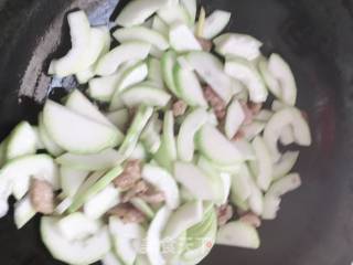 Stir-fried Pork with Calabash recipe