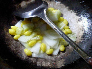 Stir-fried Cabbage with Silver Almonds recipe