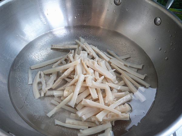 Stir-fried Celery with Bamboo Shoots recipe