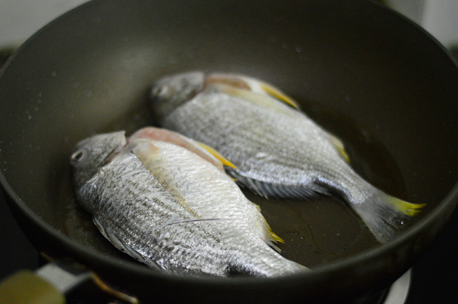 Pan-fried Yellow Foot Stand recipe