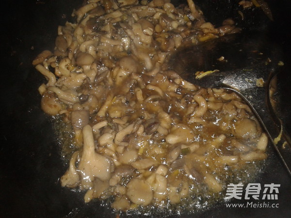 Stir-fried Lettuce with Xiuzhen Mushroom recipe