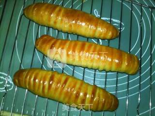 Caterpillar Bread with Cheese Raisin recipe
