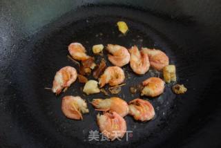 Stir-fried Arctic Shrimp with Garlic Seedlings recipe