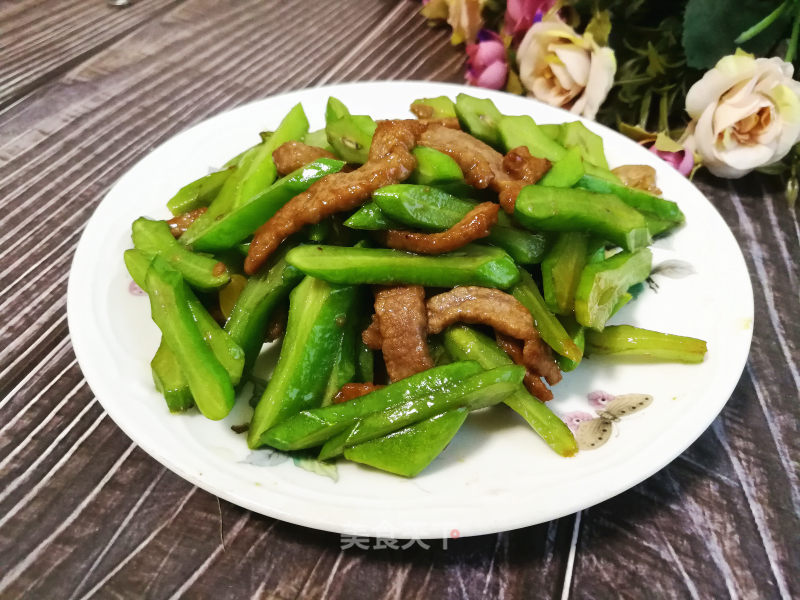 Stir-fried Pork with Sword Beans recipe