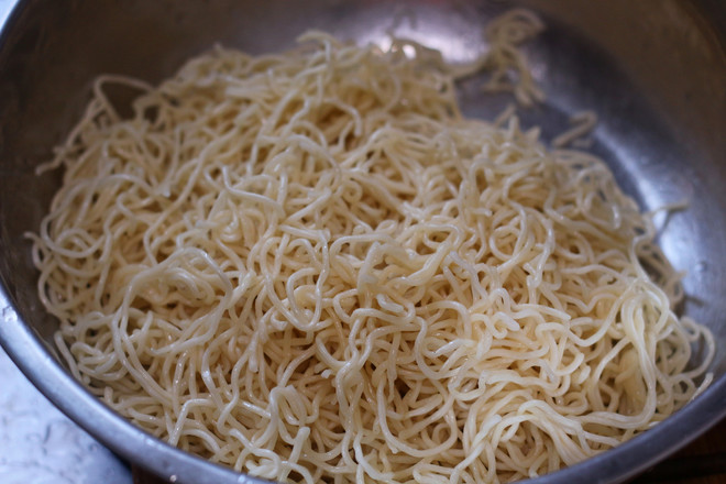 Fried Noodles with Shredded Pork recipe