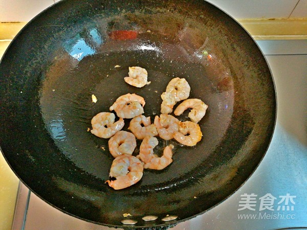 Scrambled Eggs with Tomato and Shrimp recipe
