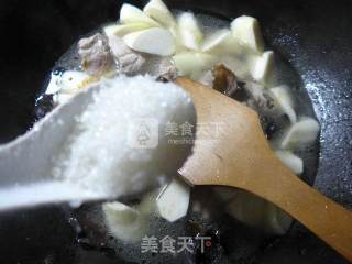 Braised Pork Ribs with Black Fungus and Zizania recipe