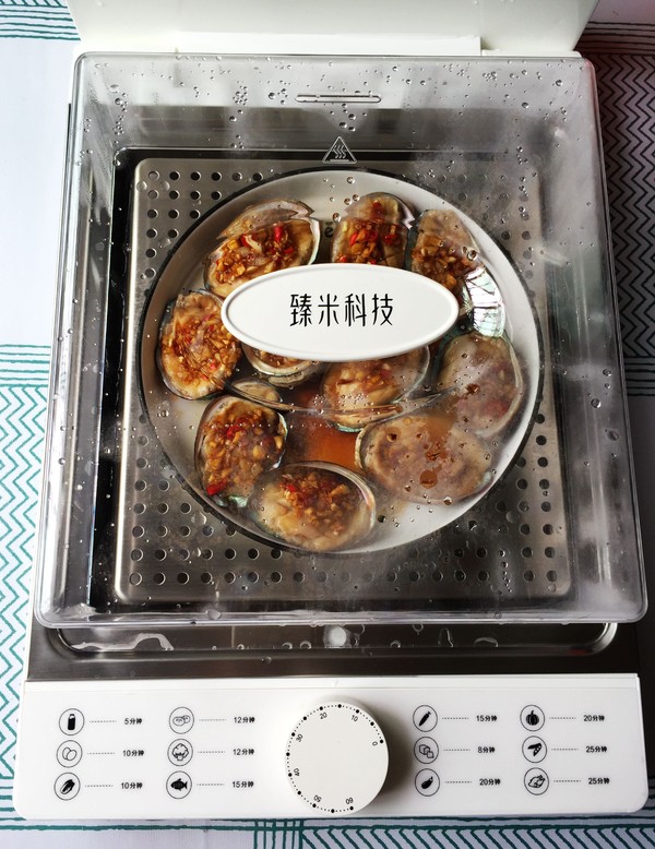 Steamed Abalone with Gold and Silver Garlic recipe
