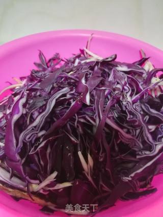 Lotus Root Slices Mixed with Purple Cabbage recipe