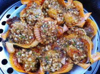 Steamed Scallops with Garlic recipe