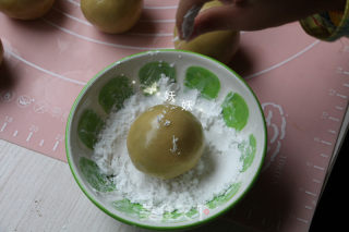Wind Furnace Cantonese-style Bean Paste Moon Cakes recipe