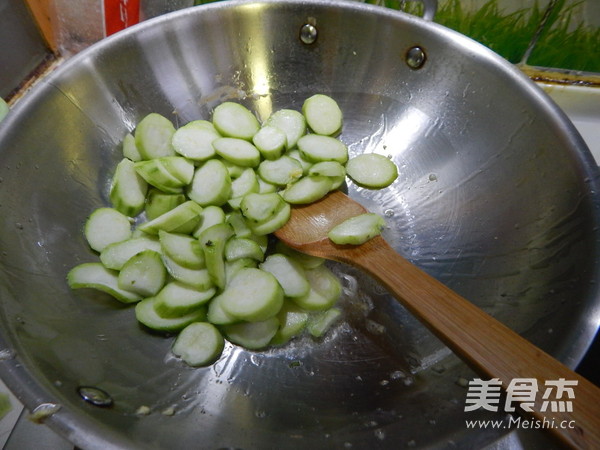 Loofah and Egg Fried Rice recipe