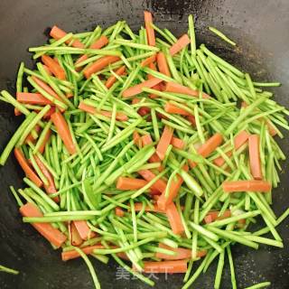 Stir-fried Wormwood with Ham recipe