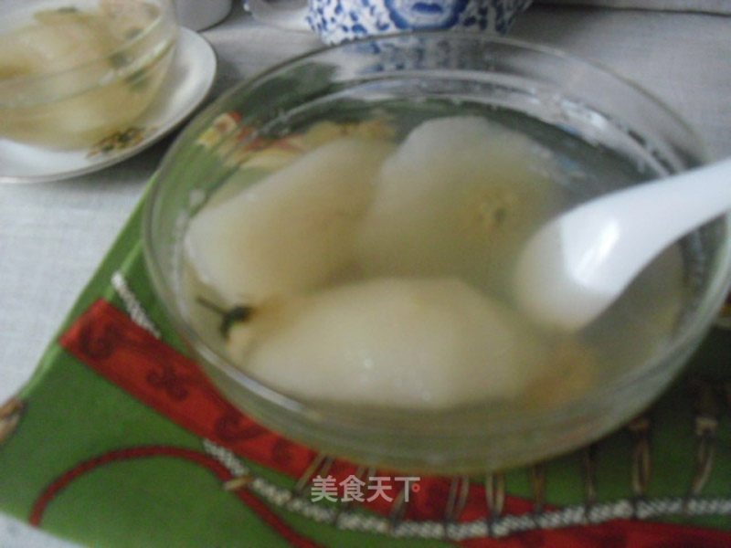 Chrysanthemum and Snow Pear Soup