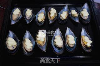 Baked Mussels with Wasabi Cheese recipe