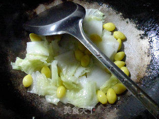 Stir-fried Cabbage with Silver Almonds recipe