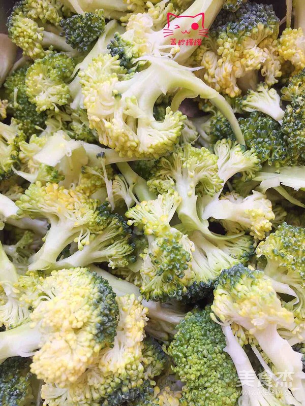 Broccoli with Fungus (cold Dish) recipe